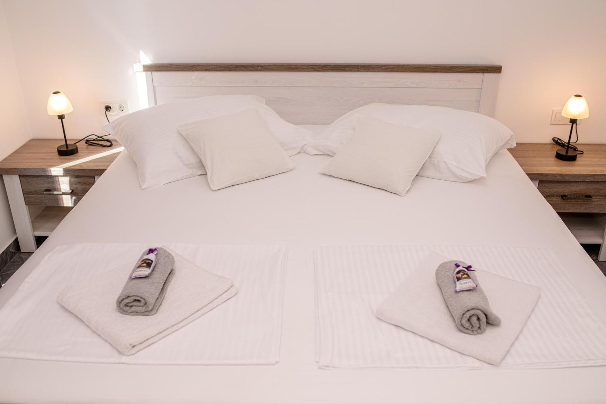 Mariva Apartments Лопар Екстериор снимка